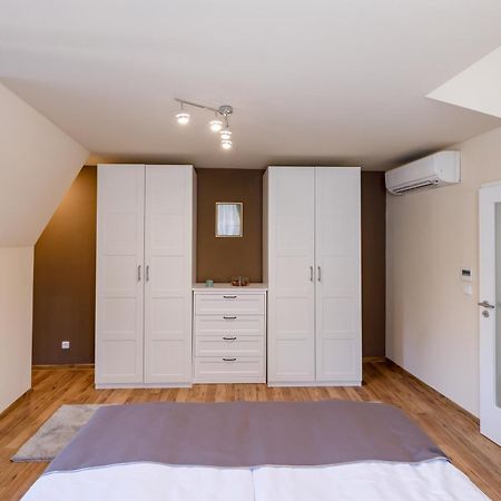 Apartments Menuet 卡罗维发利 客房 照片
