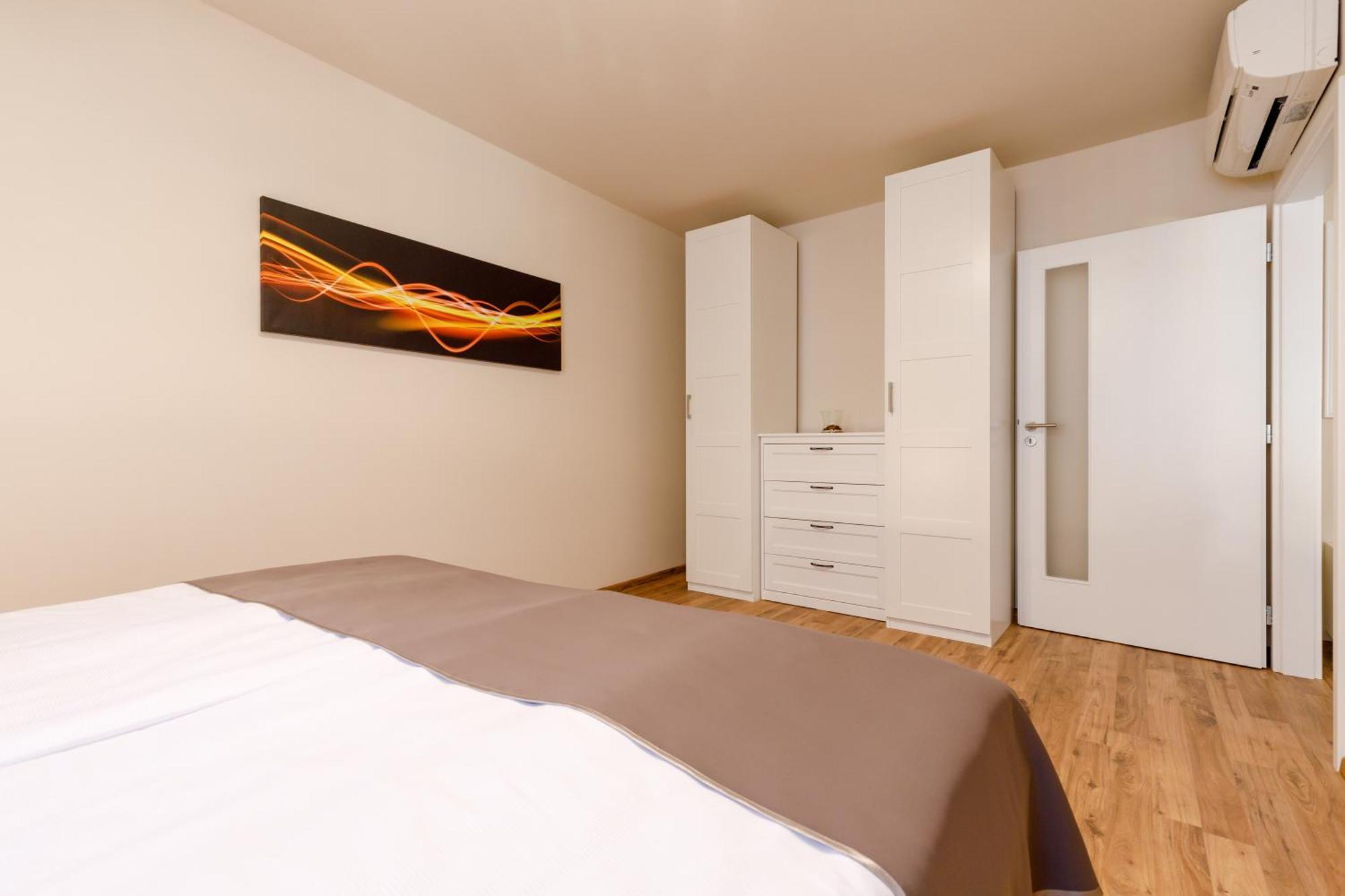 Apartments Menuet 卡罗维发利 客房 照片