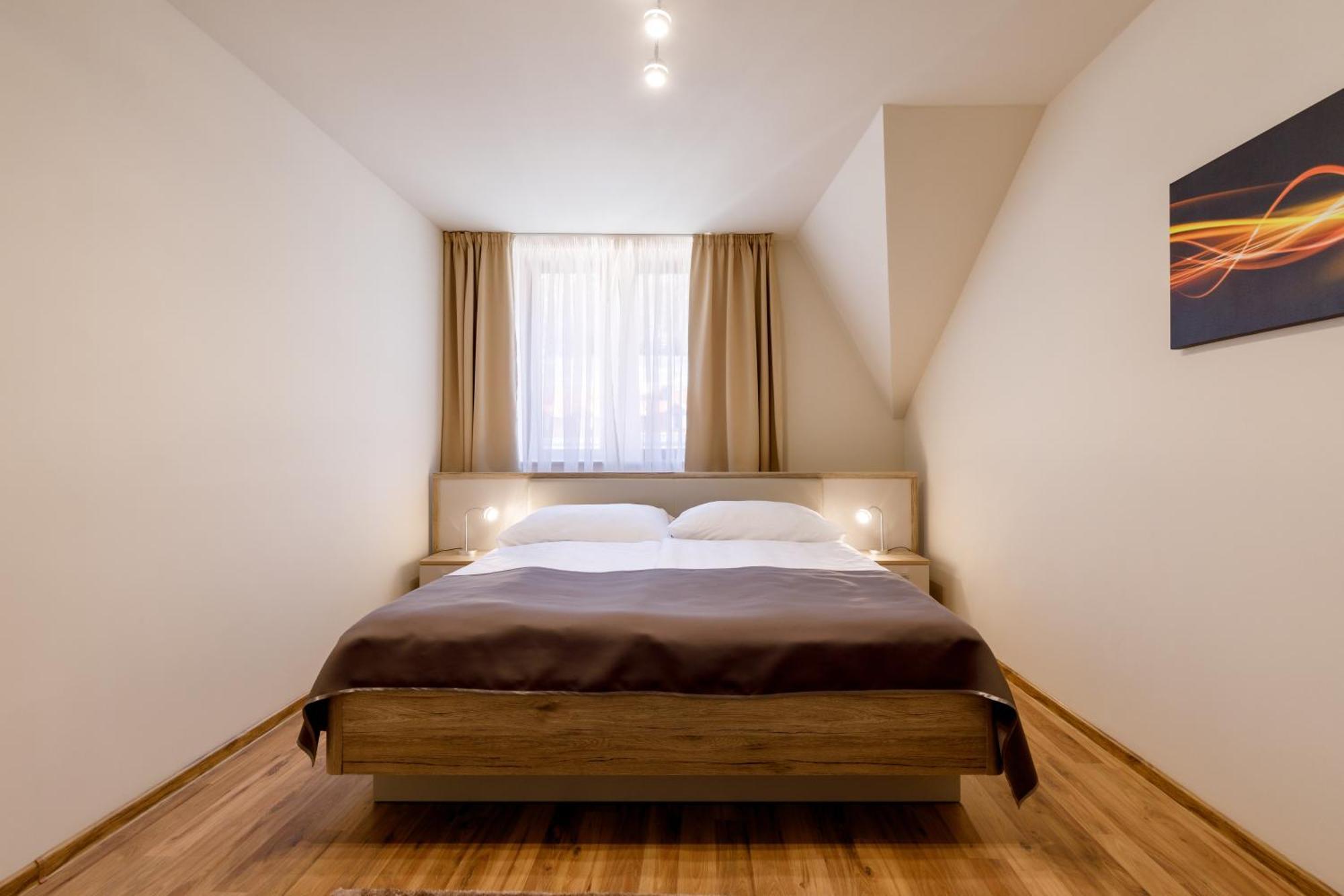Apartments Menuet 卡罗维发利 客房 照片