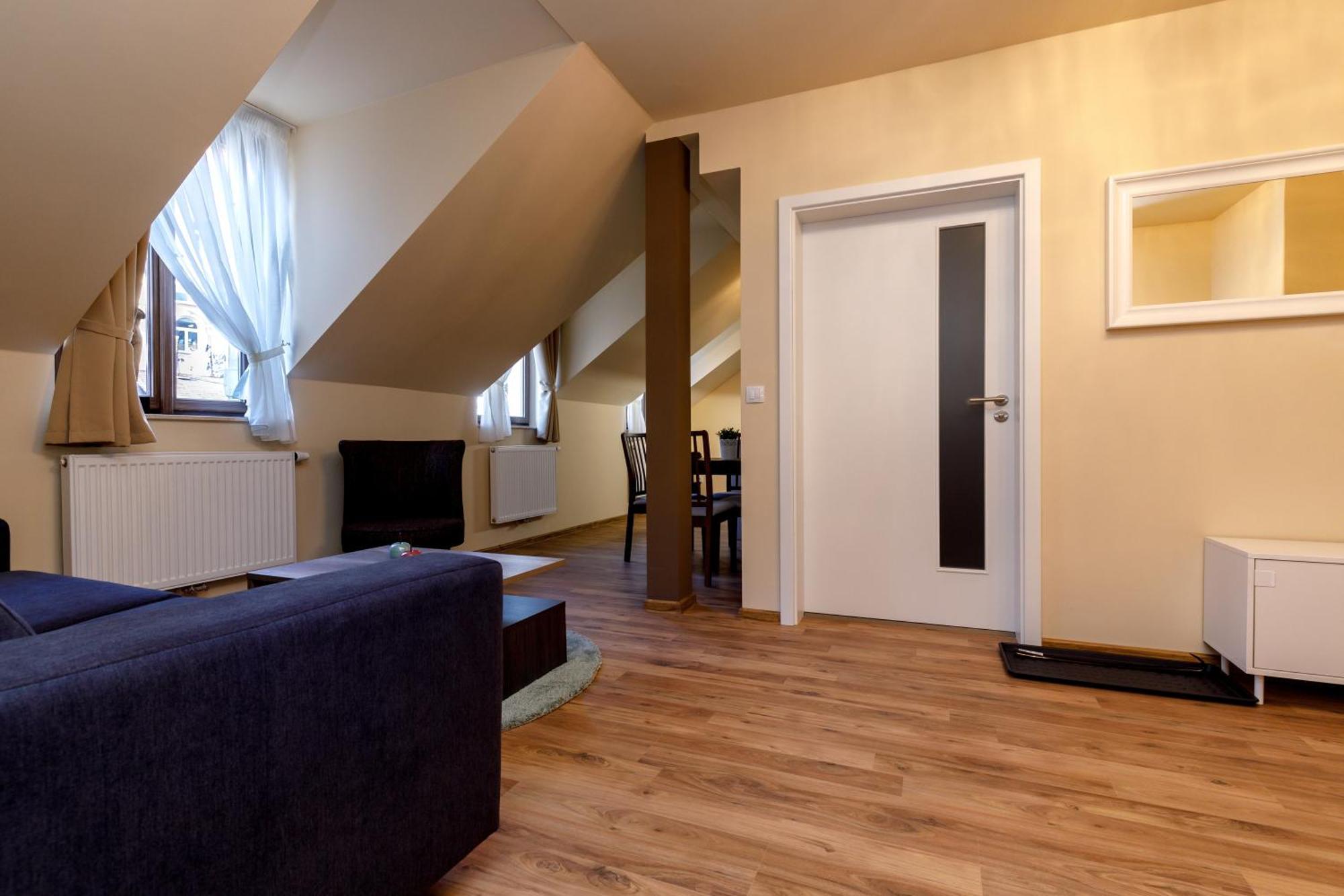 Apartments Menuet 卡罗维发利 客房 照片
