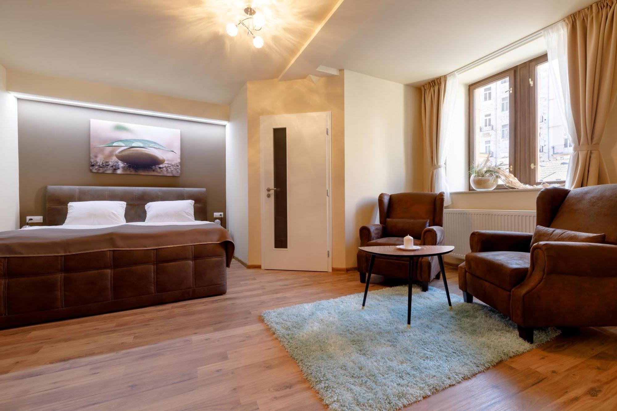 Apartments Menuet 卡罗维发利 客房 照片