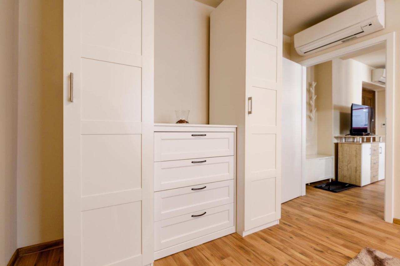 Apartments Menuet 卡罗维发利 外观 照片