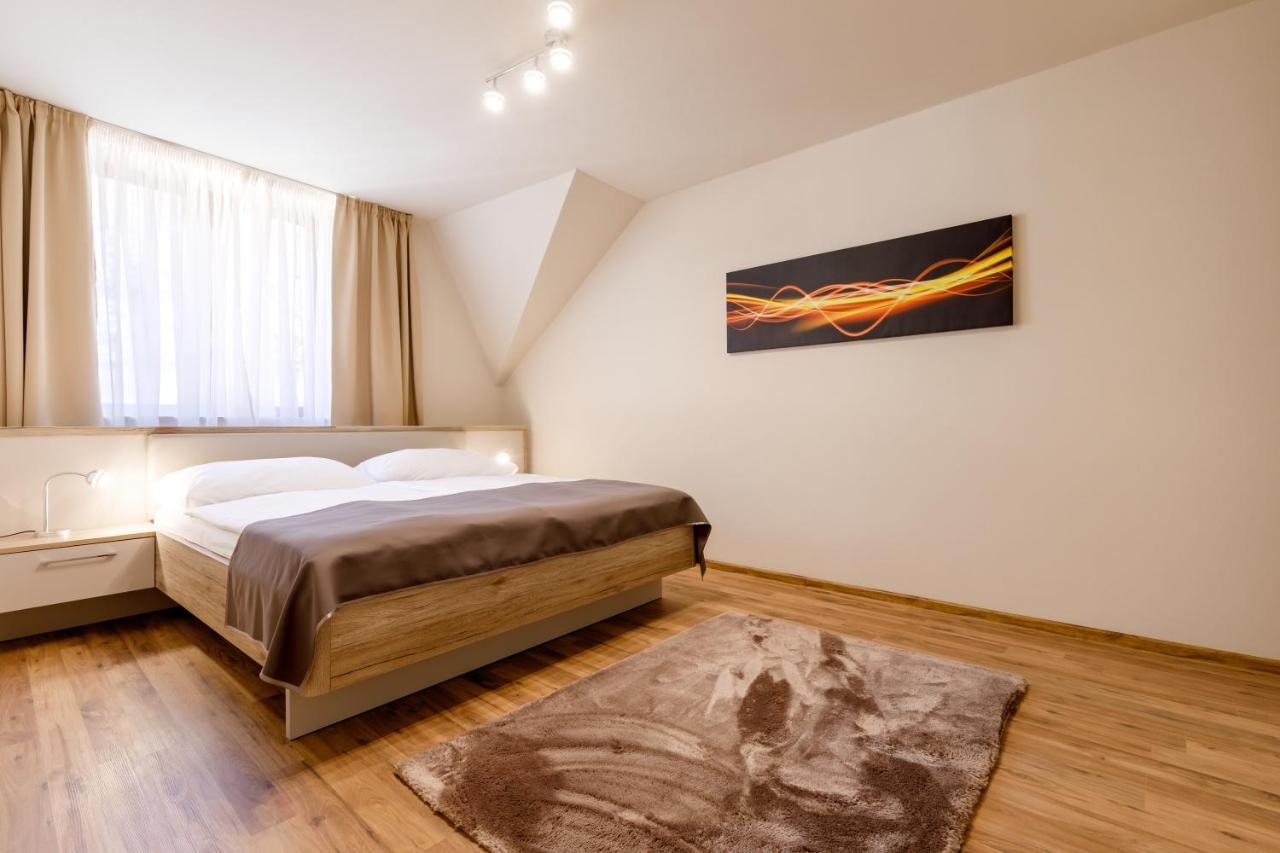 Apartments Menuet 卡罗维发利 外观 照片