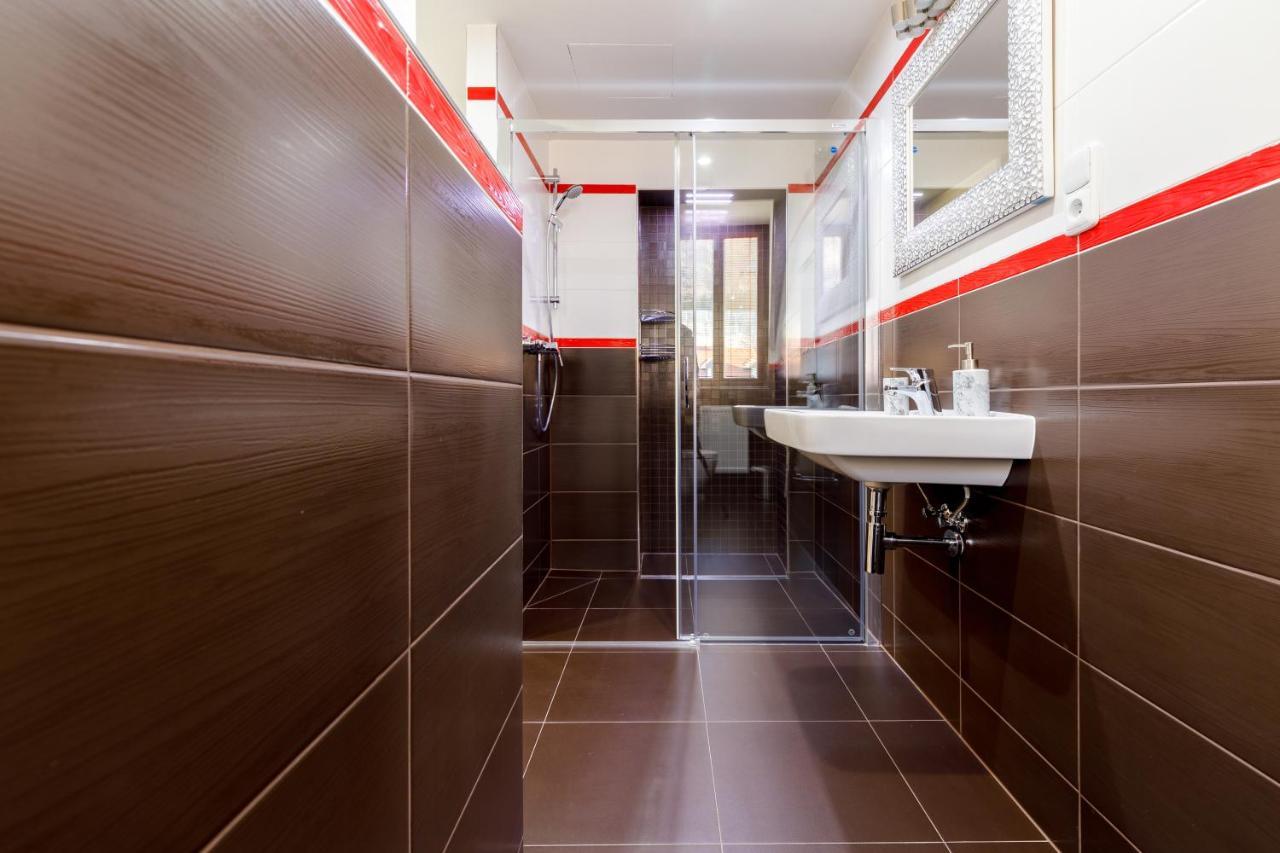 Apartments Menuet 卡罗维发利 外观 照片