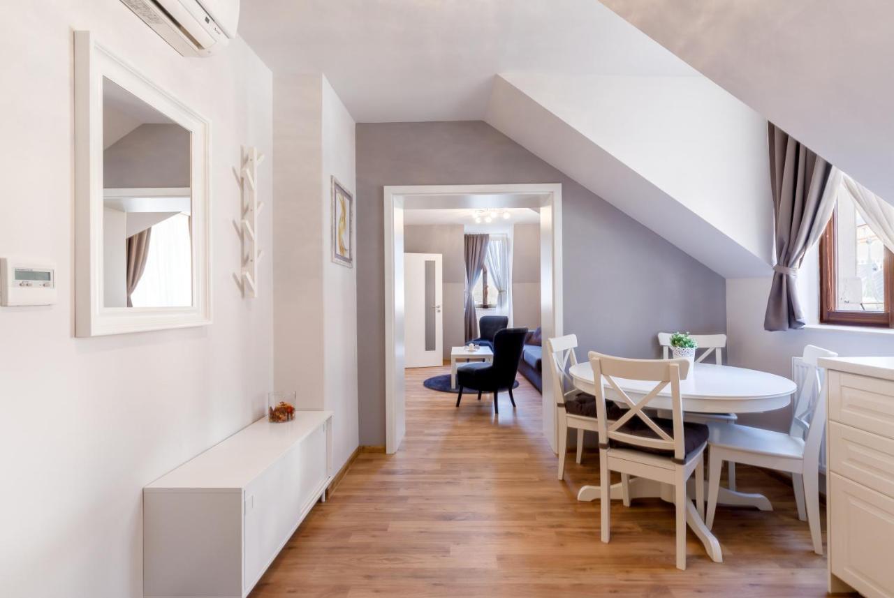 Apartments Menuet 卡罗维发利 客房 照片