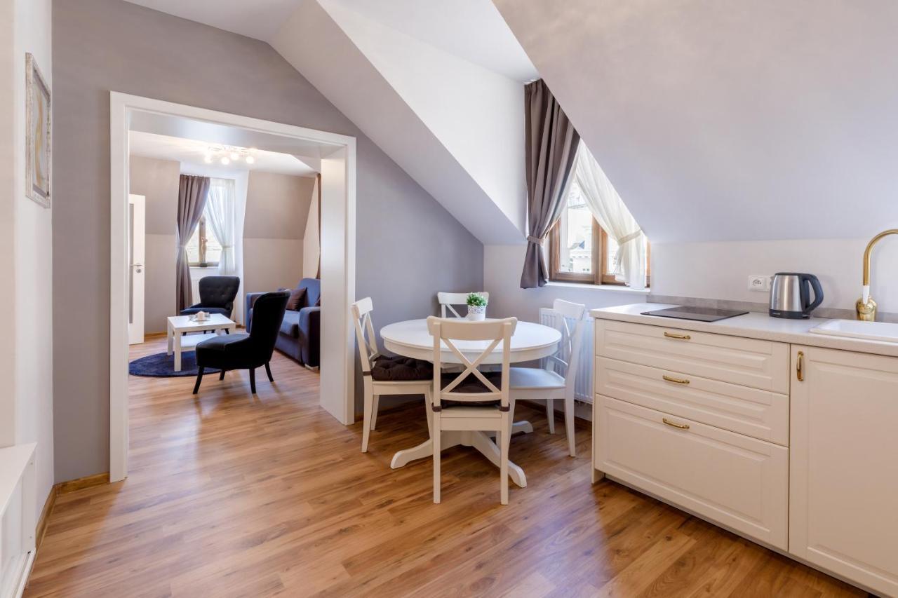 Apartments Menuet 卡罗维发利 客房 照片
